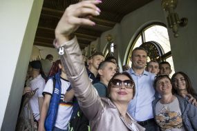 Vitaliy Klichko is photographed with people