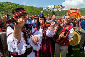 Свято проводів вівчарів на полонину "Весняний полонинський хід"