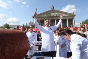 Registration of the record "The longest sausage in Ukraine"