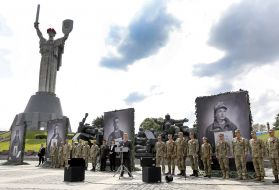 Petro Poroshenko attended the exhibition "fourth generation"