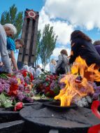 Laying flowers in Krivoy Rog