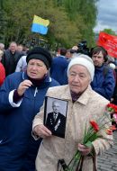 Покладання квітів