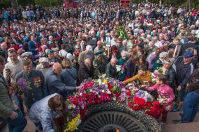 Возложение цветов