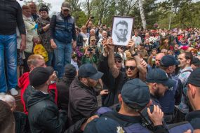 Активист с портретом Шухевича