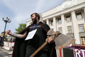 Rally in support of the Anti-Corruption Office, near Parliament