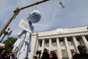 Rally in support of the Anti-Corruption Office, near Parliament