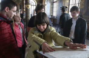 Blind girl touches icons