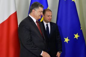 Petro Poroshenko and Joseph Muscat