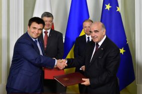 The signing of bilateral documents