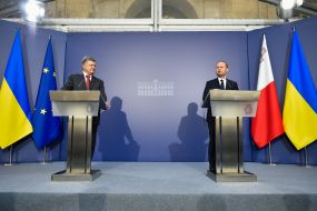 Petro Poroshenko and Joseph Muscat