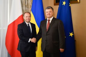 Petro Poroshenko and Joseph Muscat