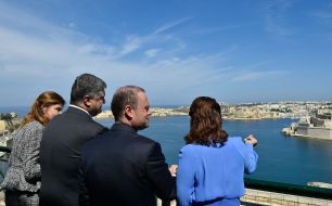 Petro Poroshenko and Joseph Muscat with their wives