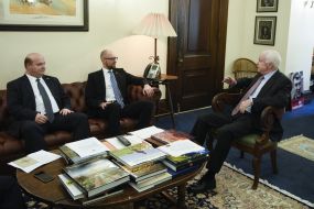 Arseniy Yatsenyuk and John McCain