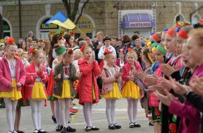 Parade of Embroidery in Mariupol