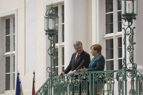 Petr Poroshenko, Angela Merkel