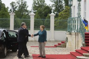 Petr Poroshenko, Angela Merkel
