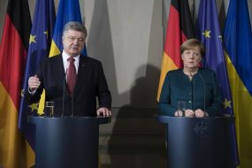 Petr Poroshenko, Angela Merkel
