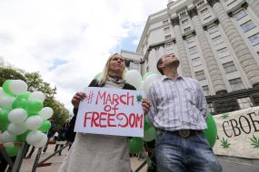 Мітинг за декриміналізацію вживання наркотиків біля Кабміну