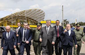 Petro Poroshenko attended checkpoint "Yagodyn"