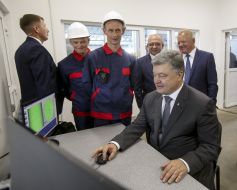 Petro Poroshenko at plant