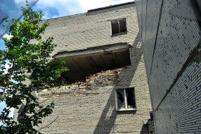 Вombarded Krasnogorivka
