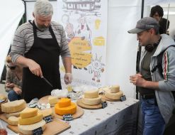 Продаж сиру