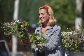 Sale of bouquets of herbs and flowers