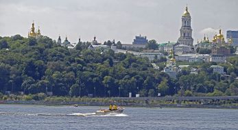 Рятувальник на катері