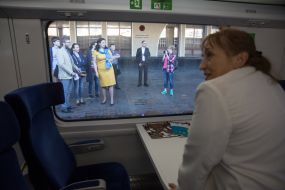 Departure of "the first visa-free train"