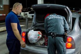 Checkpoint "Chop-Zahony" in the first hours after the entry into force of visa-free travel