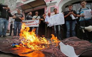 Burning the LGBT flag