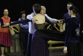 Репетиція балету "За двома зайцями"