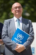 Pablo Mateu holds the UNHCR folder