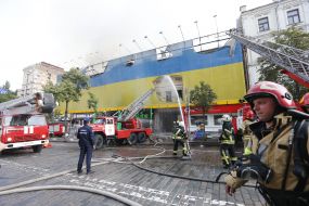 Elimination of a large-scale fire in the center of Kiev