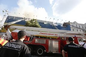 Elimination of a large-scale fire in the center of Kiev