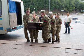 Прощання з ветераном АТО Сергієм Олійником