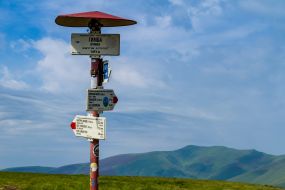 The sign on the top of Gimbа mountain