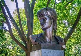 Monument to Anna Akhmatova