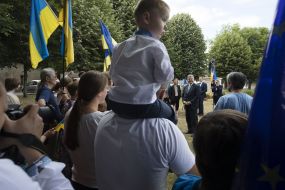 Petro Poroshenko with the Ukrainian community