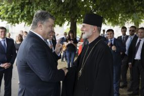 Petro Poroshenko with the Ukrainian community