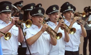 Simultaneous execution of the anthem of Ukraine by 200 musicians-policemen