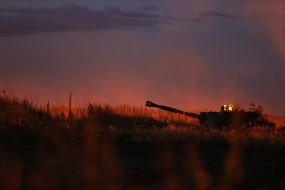 Self-propelled howitzer SAU "Gvozdika"