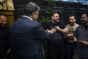 Petro Poroshenko attends presentation of book in "Pizza Veterano"