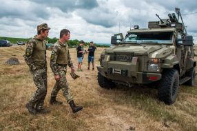 Военнослужащие