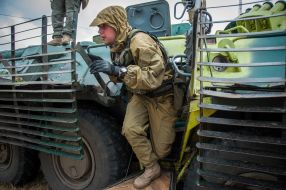 Военнослужащий на горе Карачун