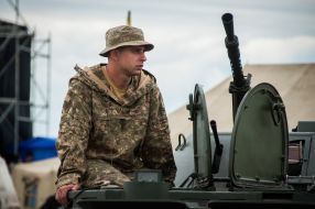 Военнослужащий на горе Карачун