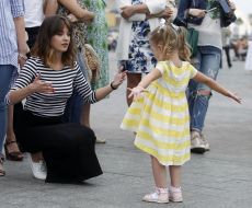 People are dancing waltz