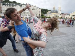 People are dancing waltz