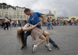 People are dancing waltz