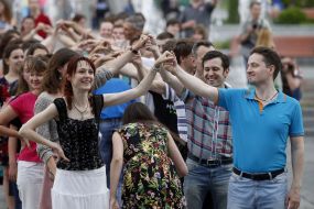 People are dancing waltz